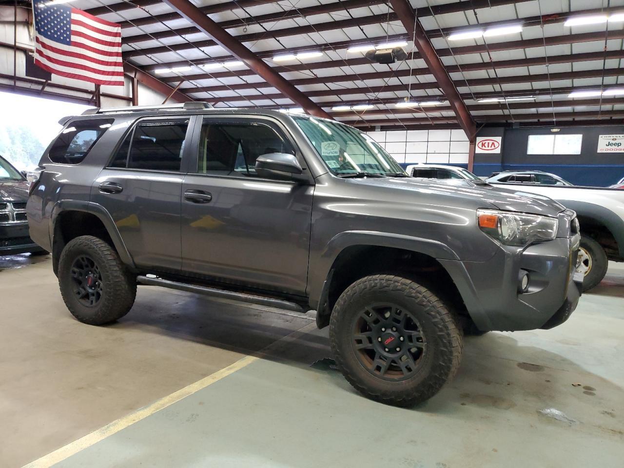 2016 Toyota 4Runner Sr5/Sr5 Premium - Image 4