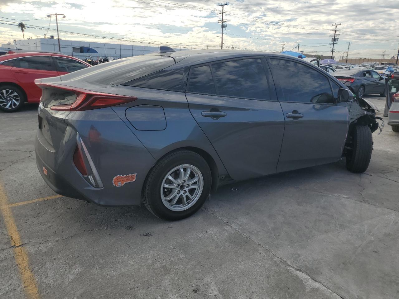 2020 Toyota Prius Prime Le - Фото 3
