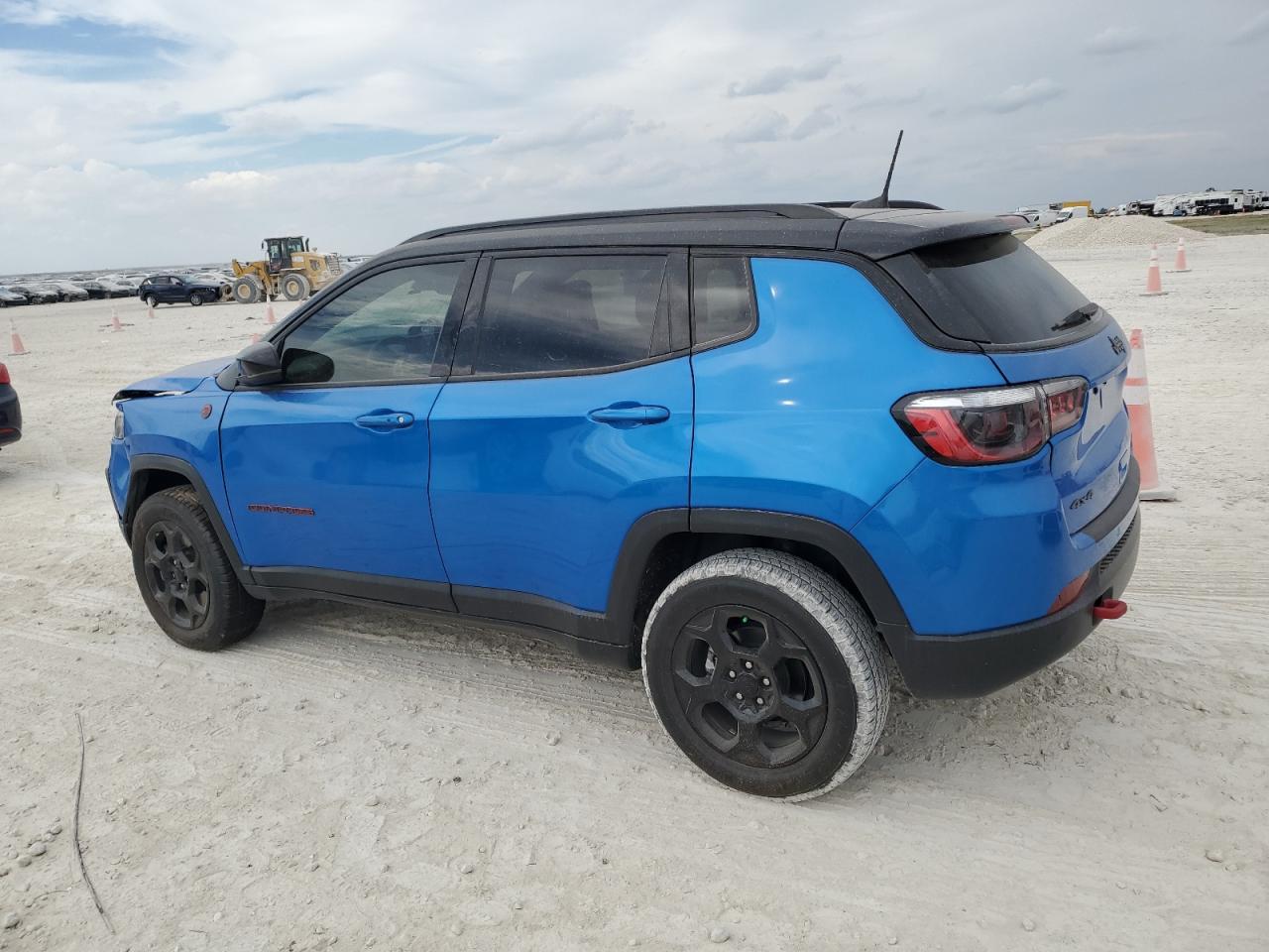 2023 Jeep Compass Trailhawk - Image 2