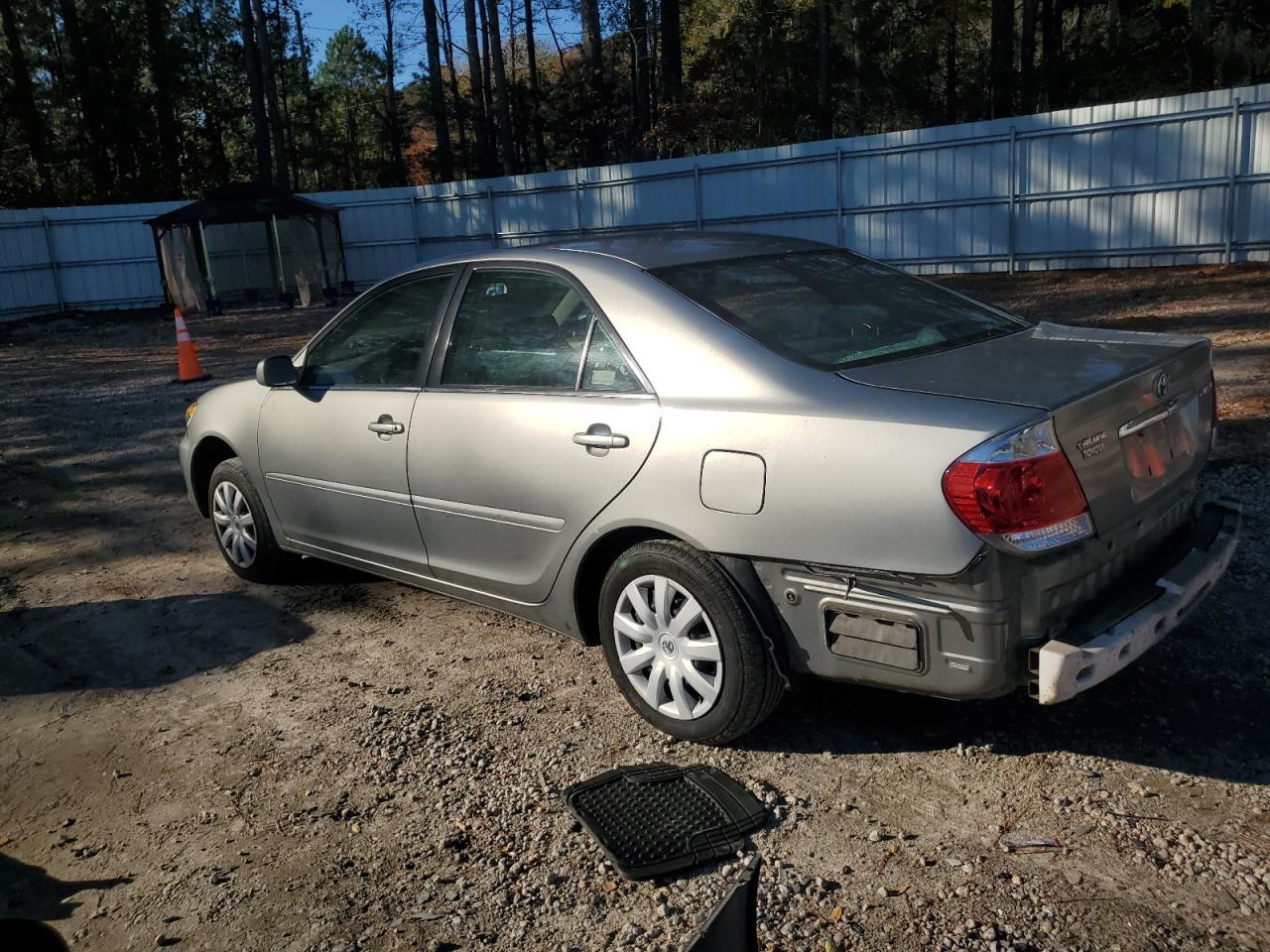 2005 Toyota Camry Le - Image 2