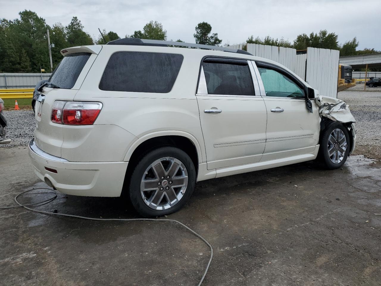 2011 GMC Acadia Denali - Image 3