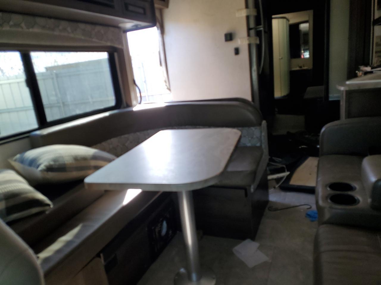 2019 Ford Econoline E450 Super Duty Cutaway Van - Фото 5