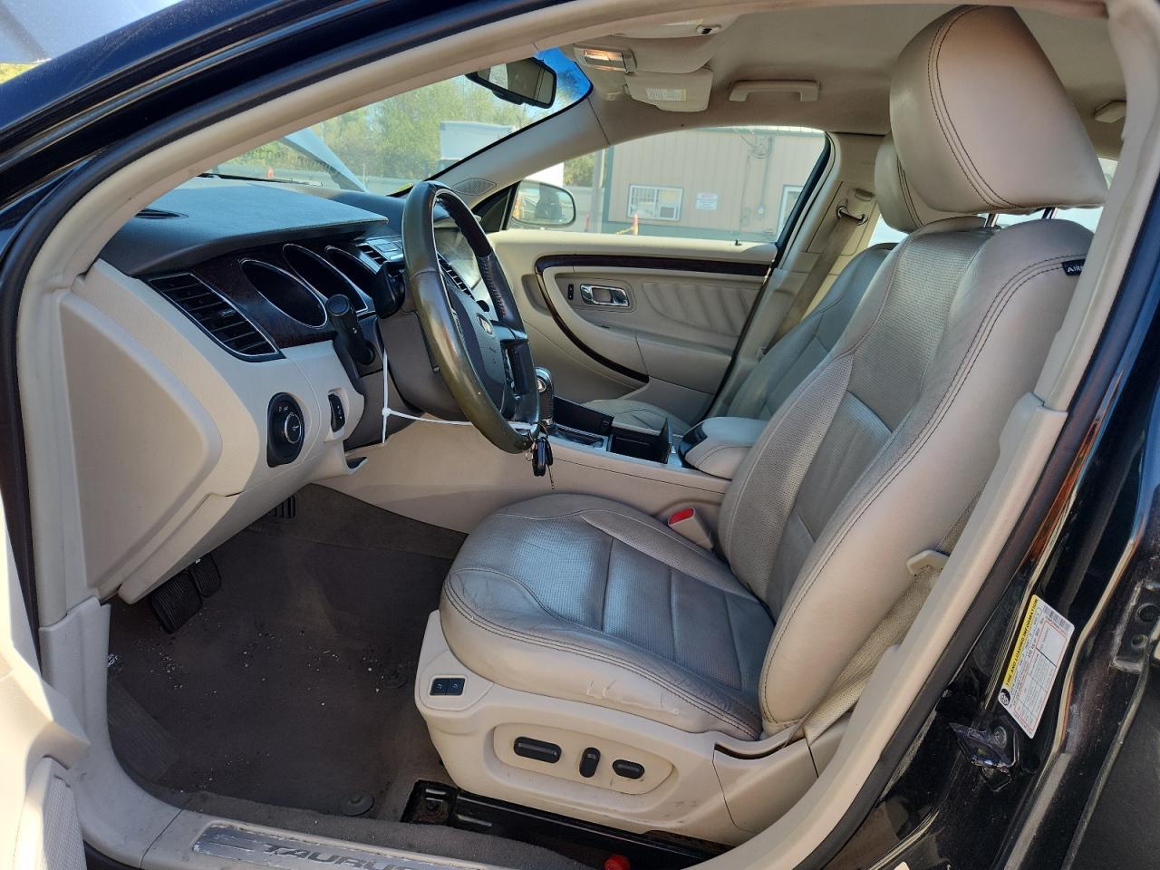 2010 Ford Taurus Limited - Image 7