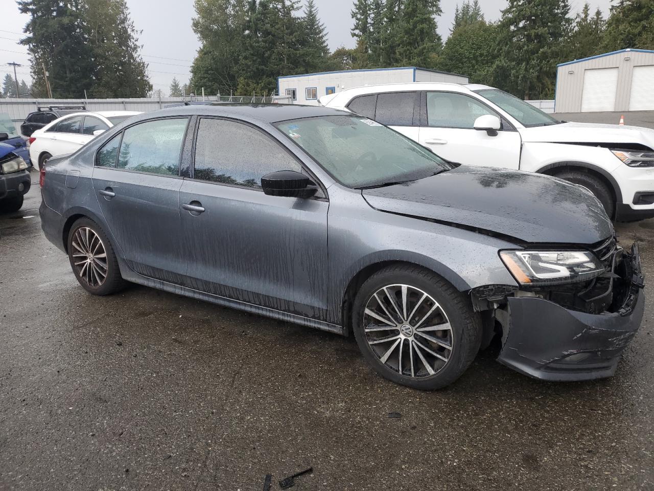 2016 Volkswagen Jetta Sport - Image 4