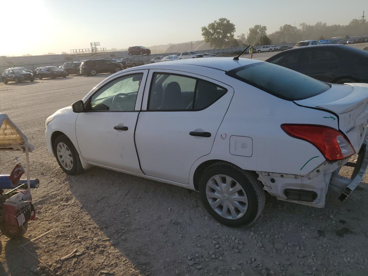 2017 Nissan Versa S - Фото 2