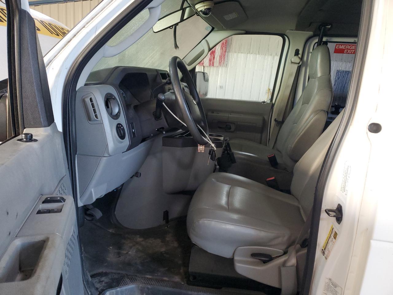 2012 Ford Econoline E250 Van - Фото 7