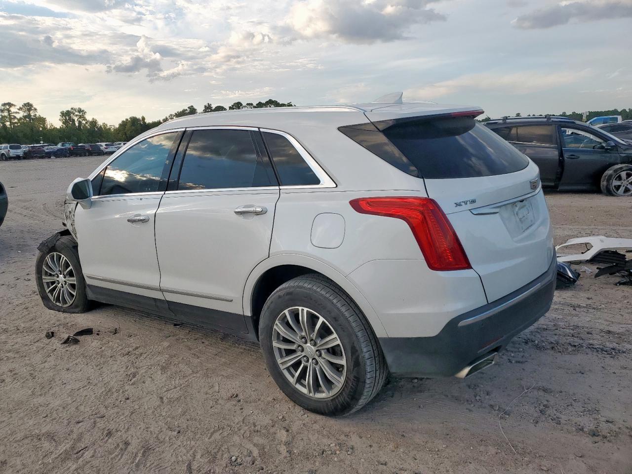 2019 Cadillac Xt5 Luxury - Image 2