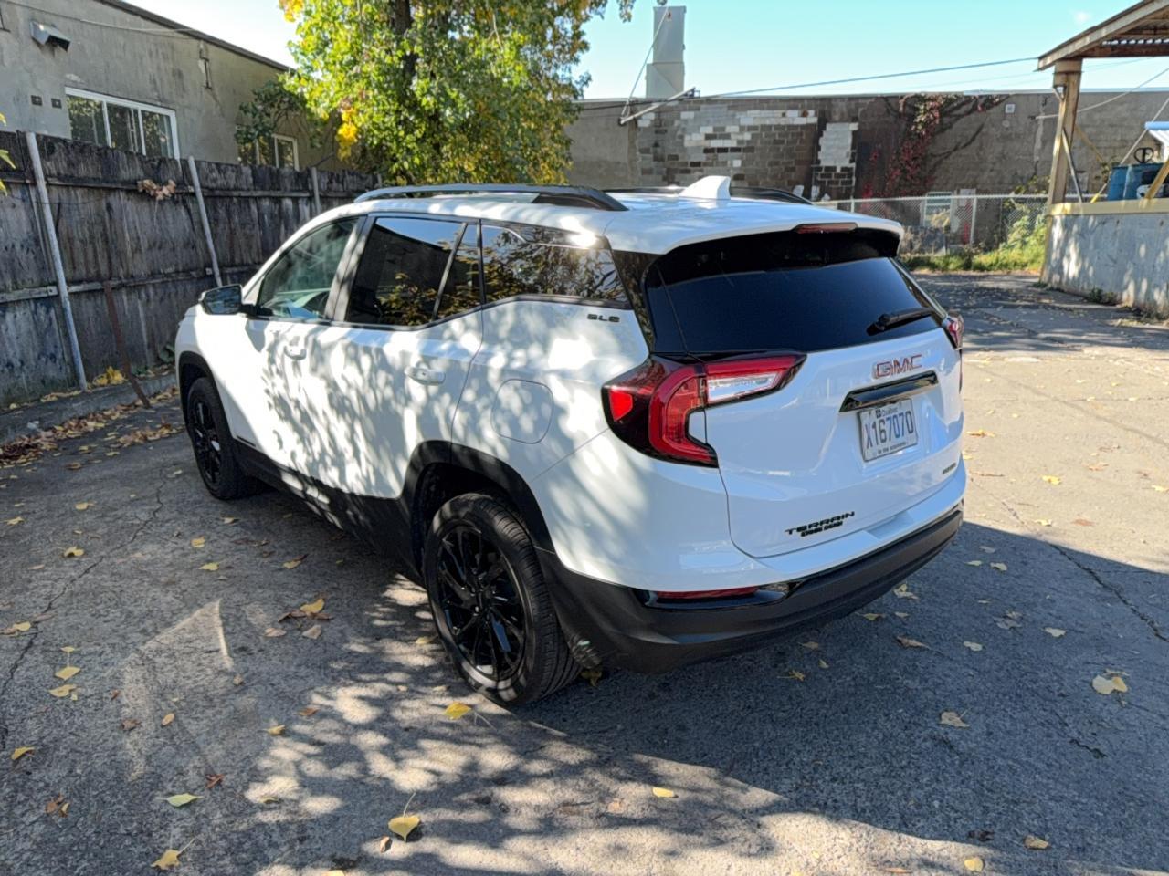 2024 GMC Terrain Sle - Image 3
