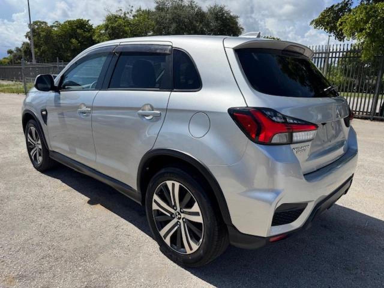 2020 Mitsubishi Outlander Sport Es - Image 2