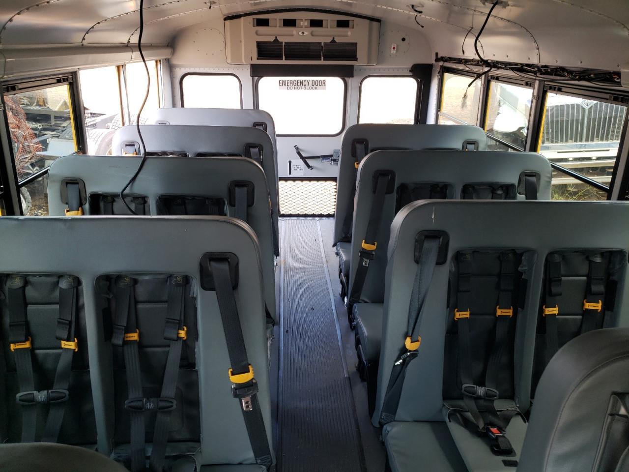 2024 Ford Econoline E450 Super Duty Cutaway Van - Фото 6