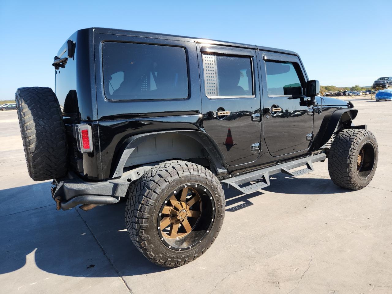2017 Jeep Wrangler Unlimited Sahara - Image 3