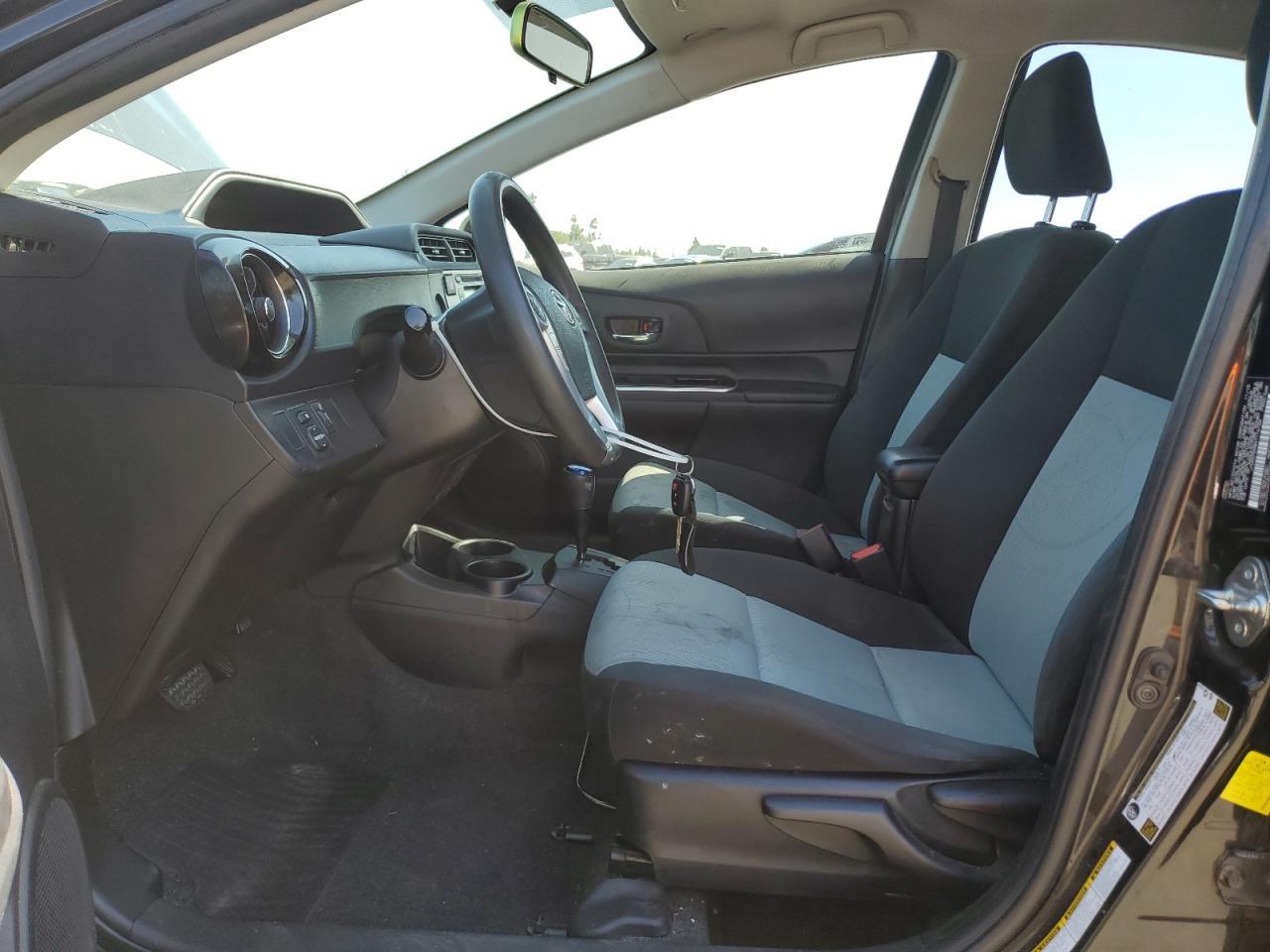 2016 Toyota Prius C - Image 7