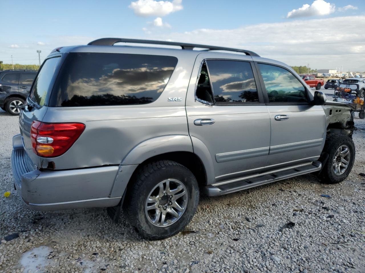 2004 Toyota Sequoia Sr5 - Image 3