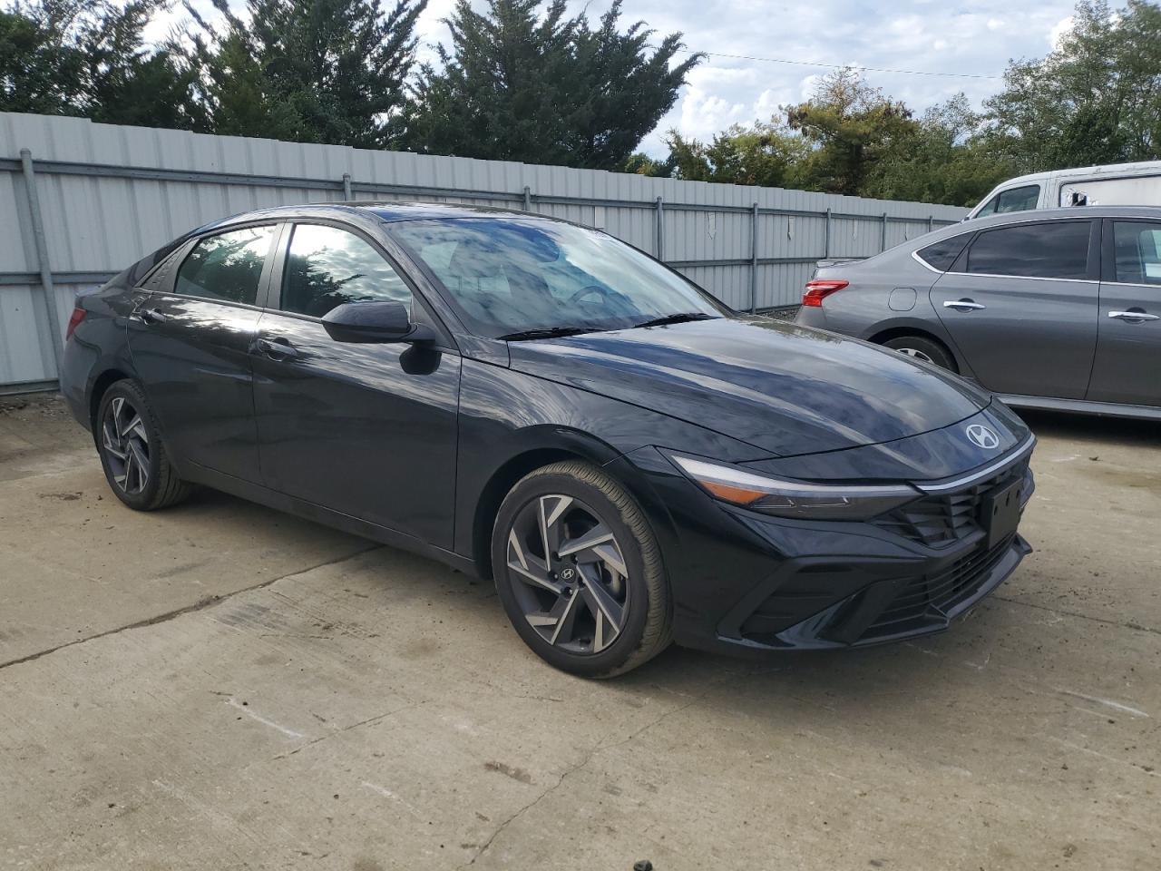 2025 Hyundai Elantra Sel Sport - Image 4