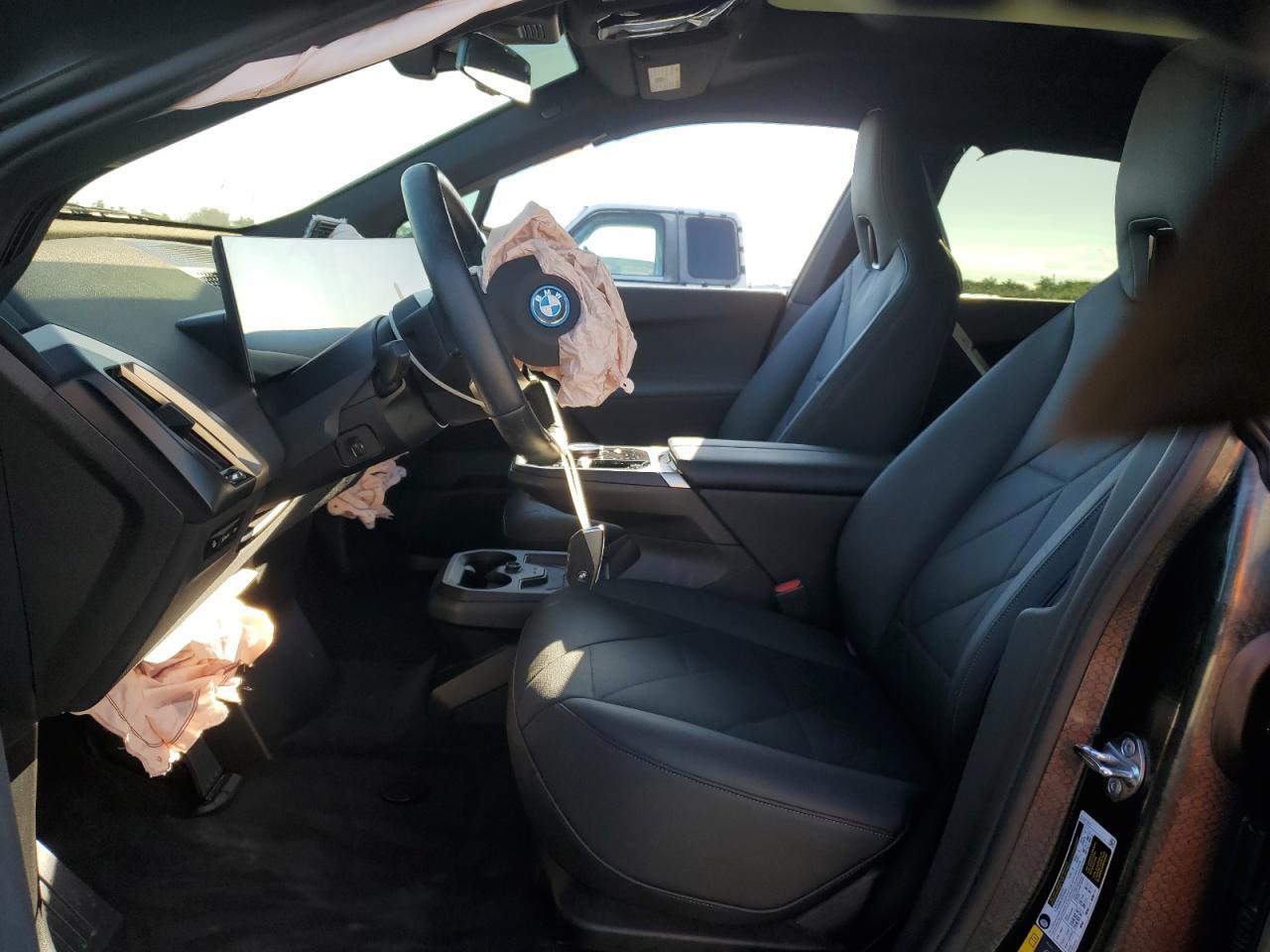 2025 BMW Ix xDrive50 - Image 7