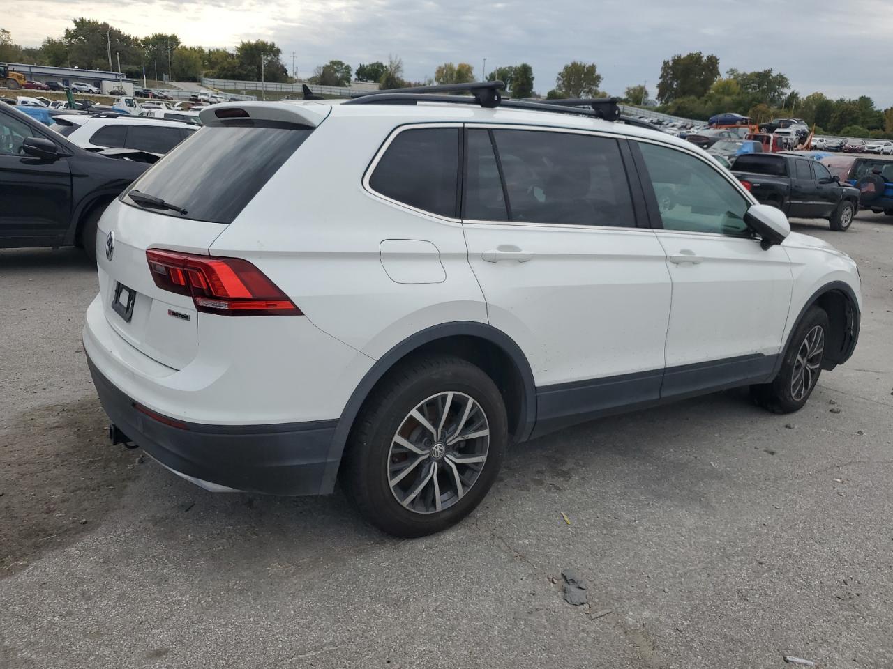 2019 Volkswagen Tiguan Se - Image 3