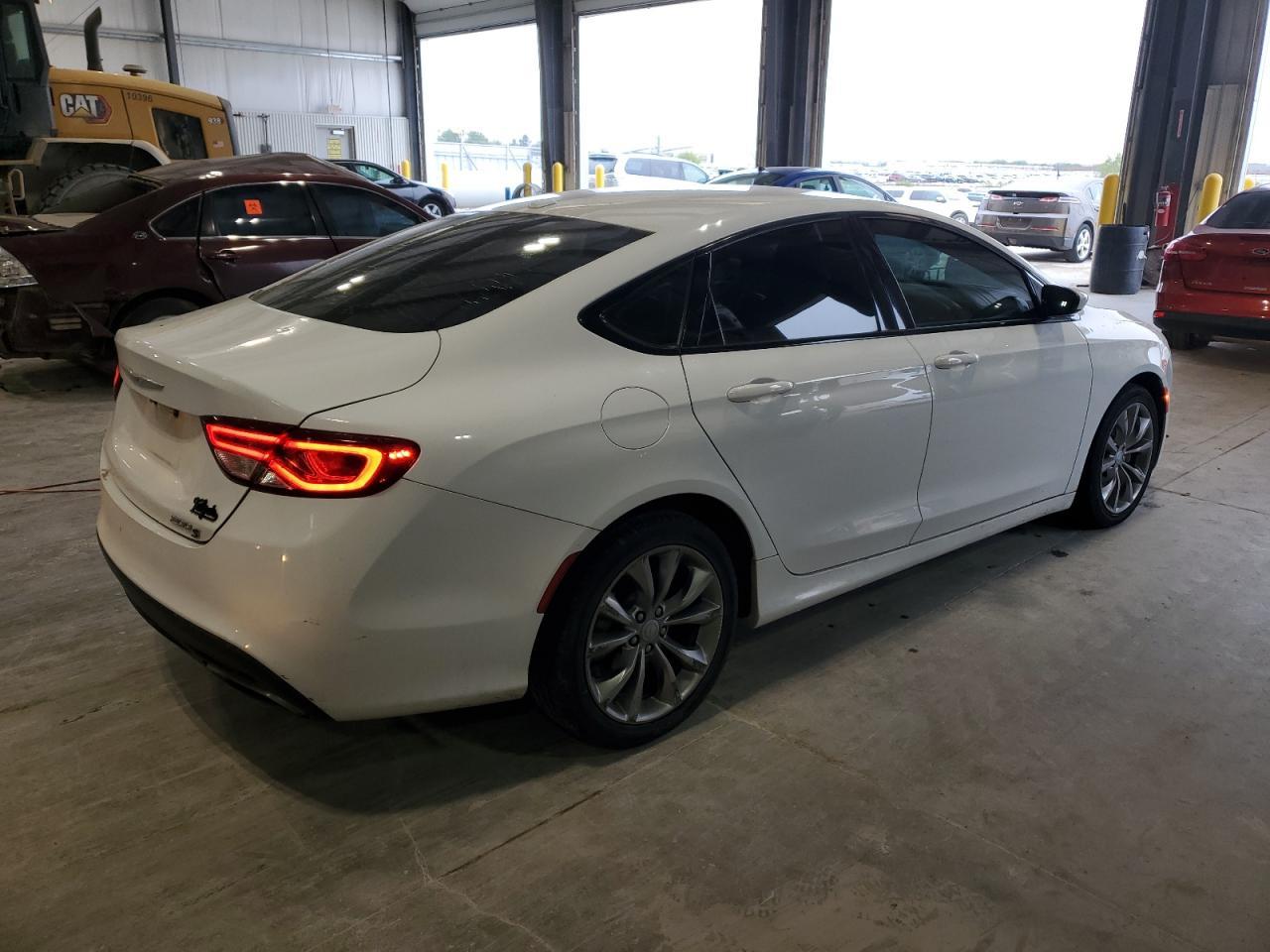 2015 Chrysler 200 S - Фото 3