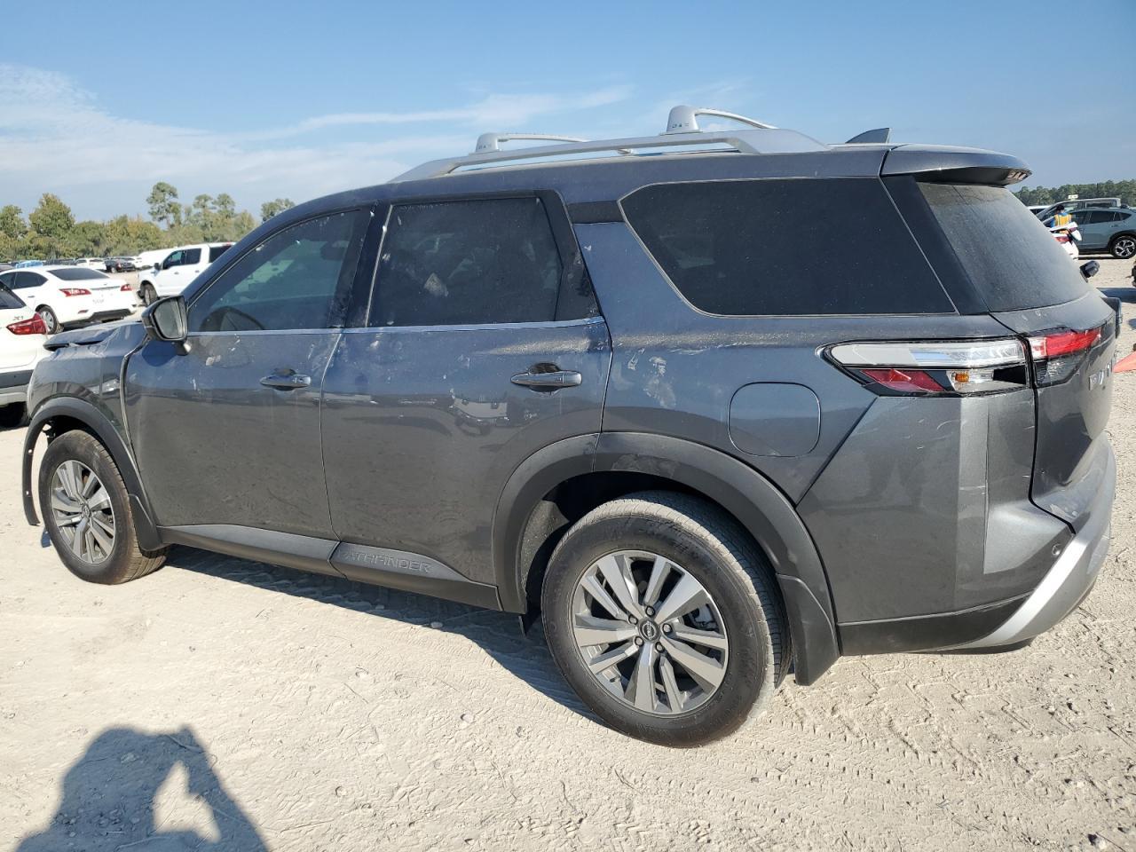 2025 Nissan Pathfinder Sl - Фото 2