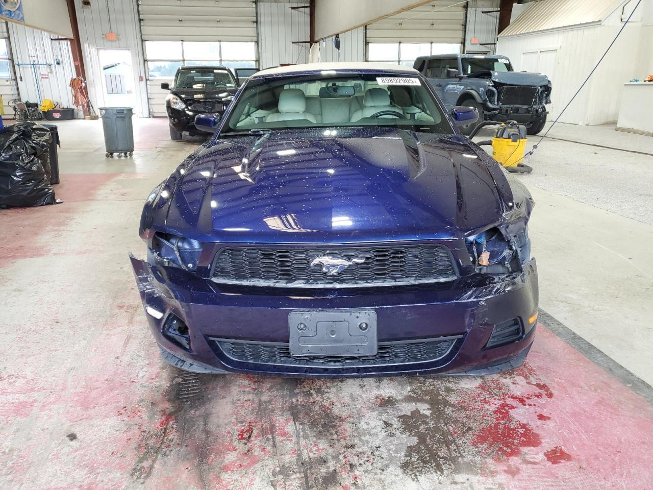 2010 Ford Mustang - Image 5