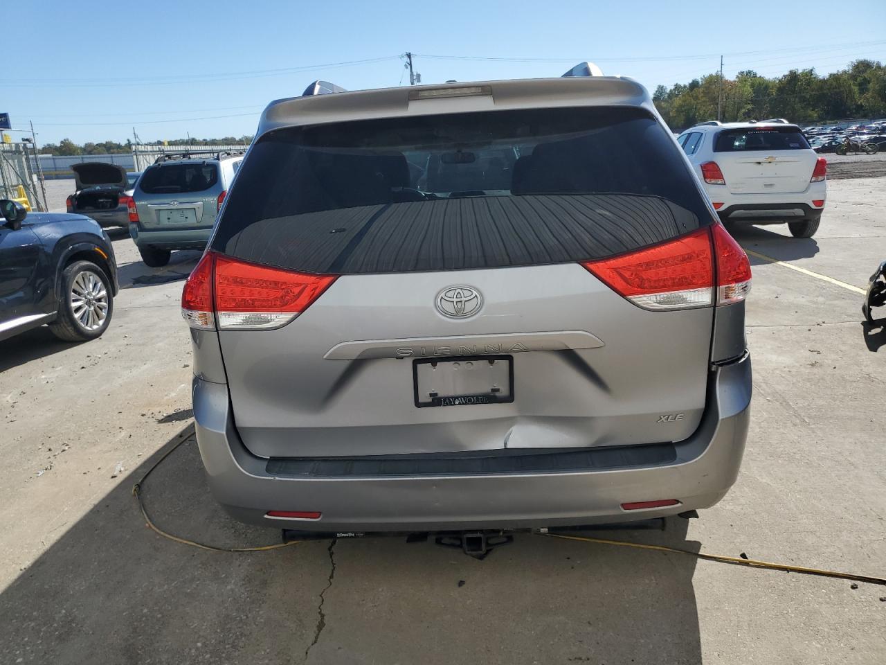 2012 Toyota Sienna Xle - Фото 6