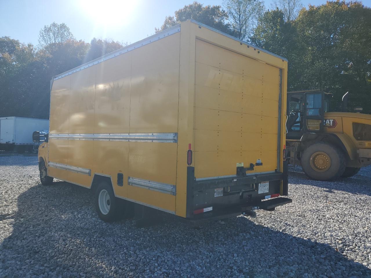 2023 Ford Econoline E350 Super Duty Cutaway Van - Фото 2