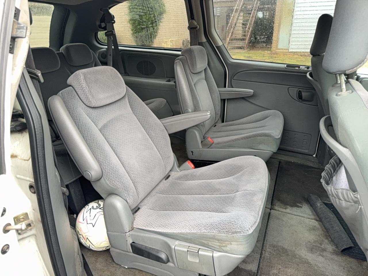 2005 Chrysler Town & Country Lx - Фото 6
