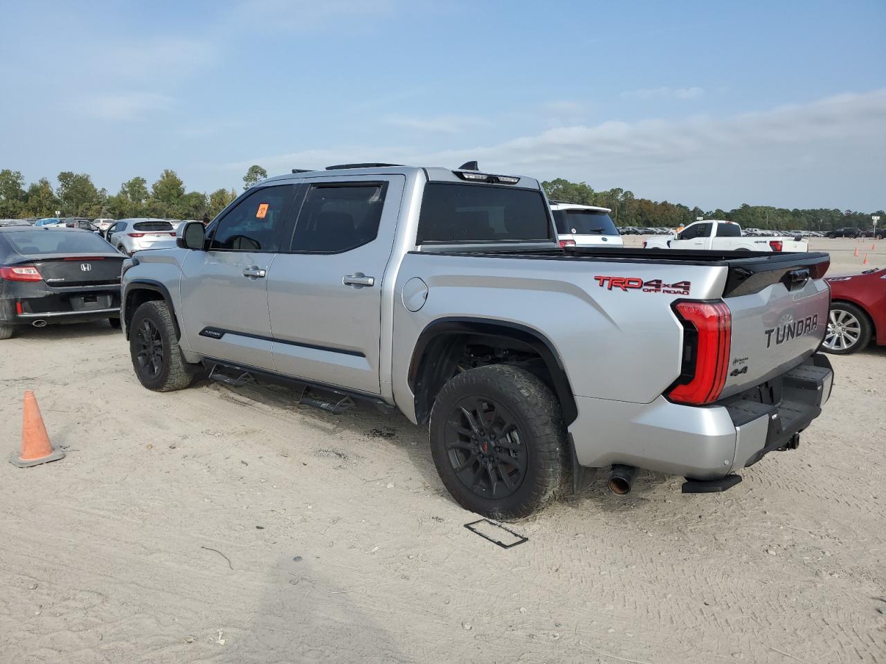 2024 Toyota Tundra Crewmax Limited - Фото 2