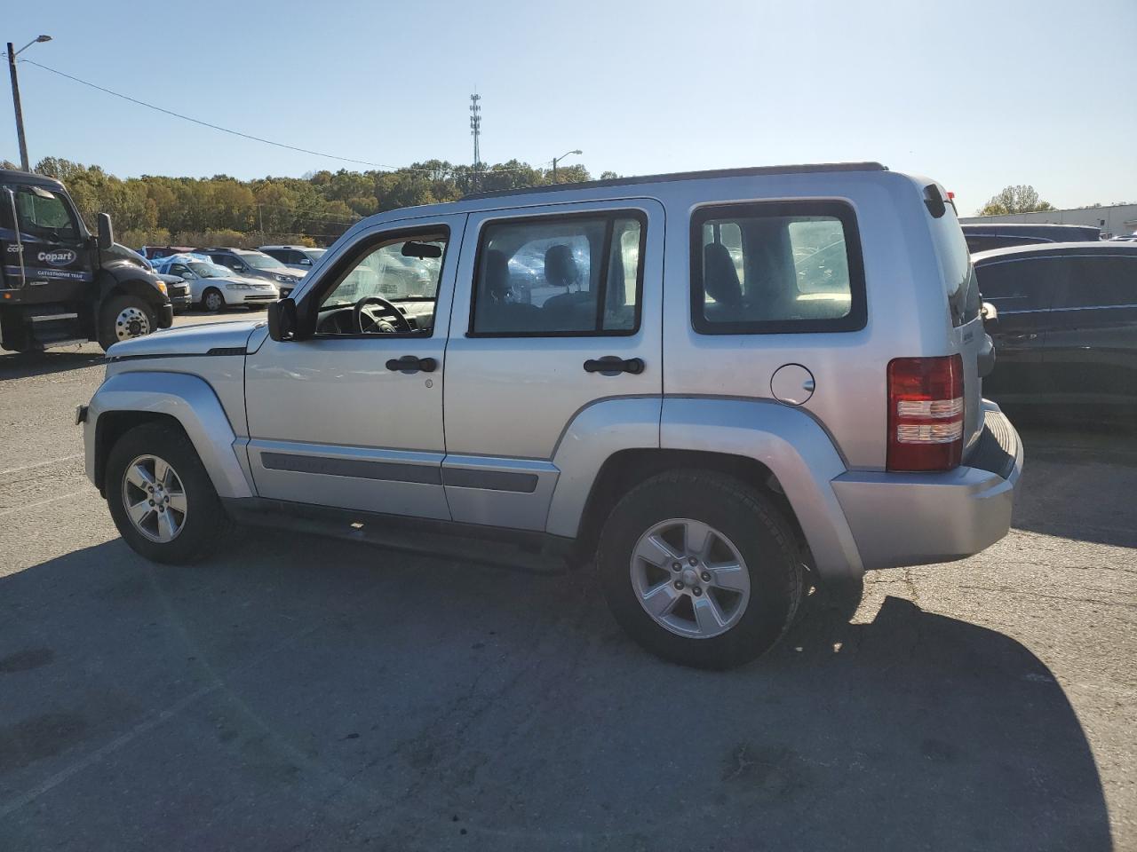 2012 Jeep Liberty Sport - Фото 2