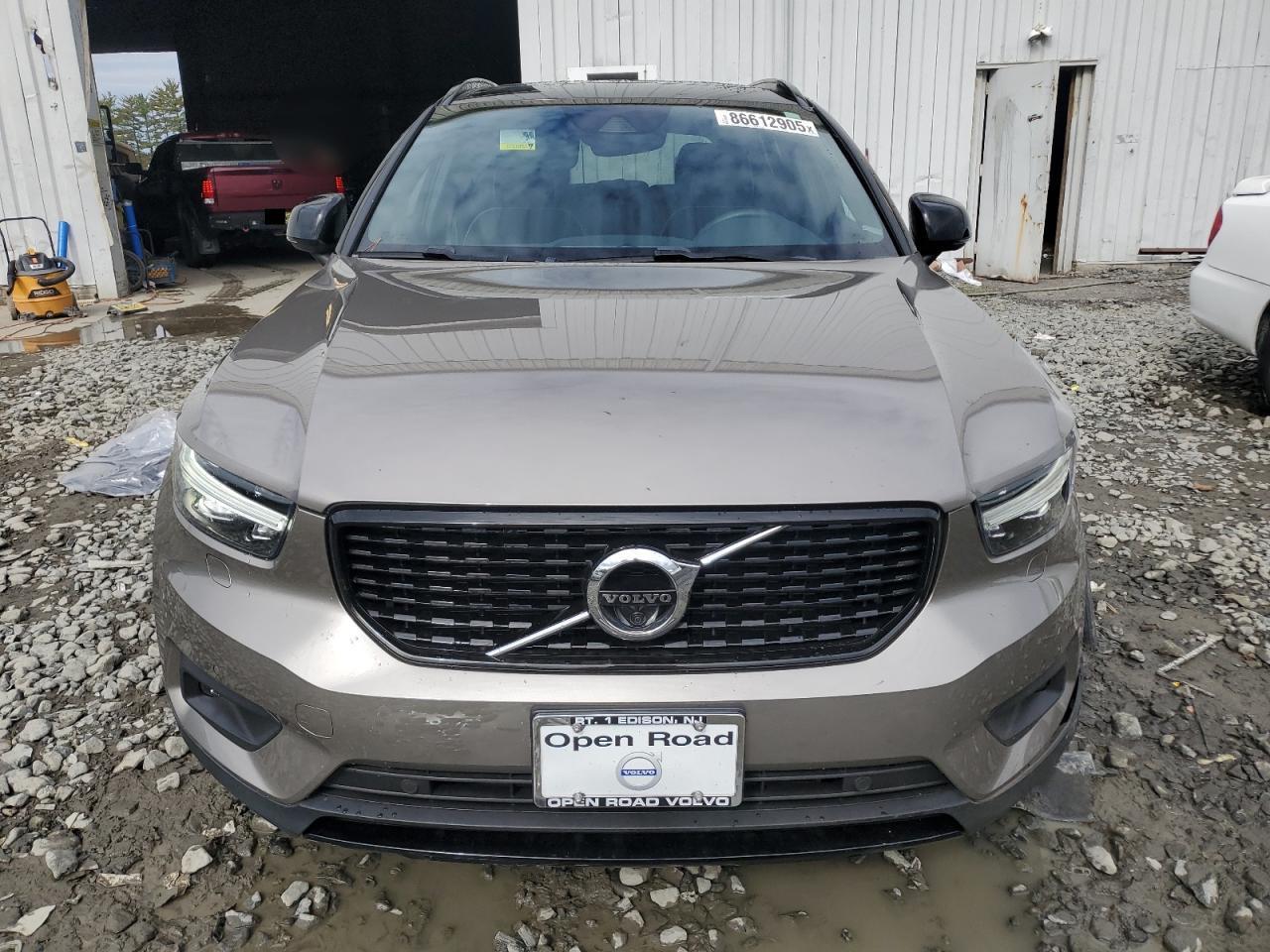 2022 Volvo Xc40 T5 R-Design - Image 5