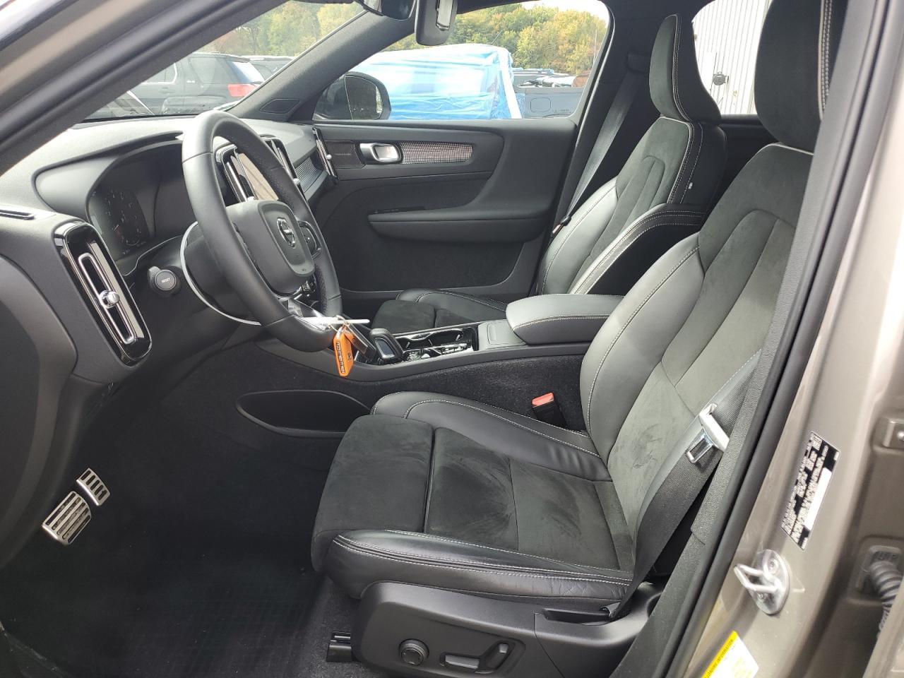 2022 Volvo Xc40 T5 R-Design - Image 7