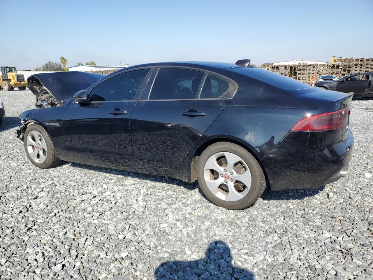 2017 Jaguar Xe - Фото 2