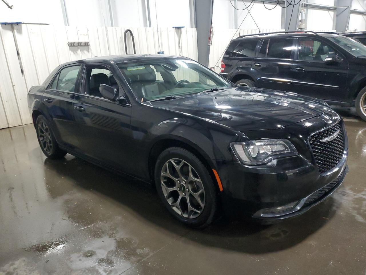 2017 Chrysler 300 S - Фото 4