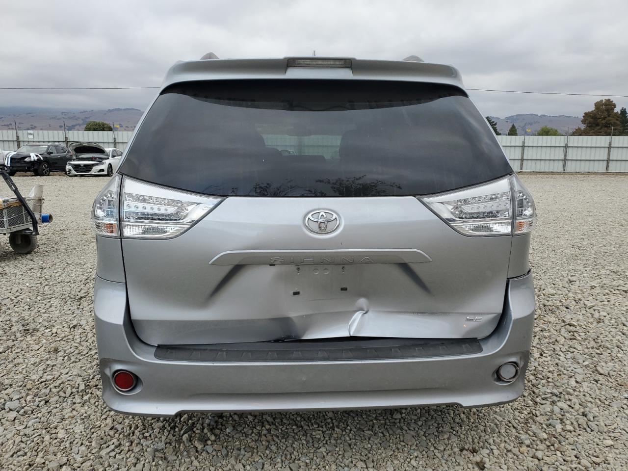 2018 Toyota Sienna Se - Image 6