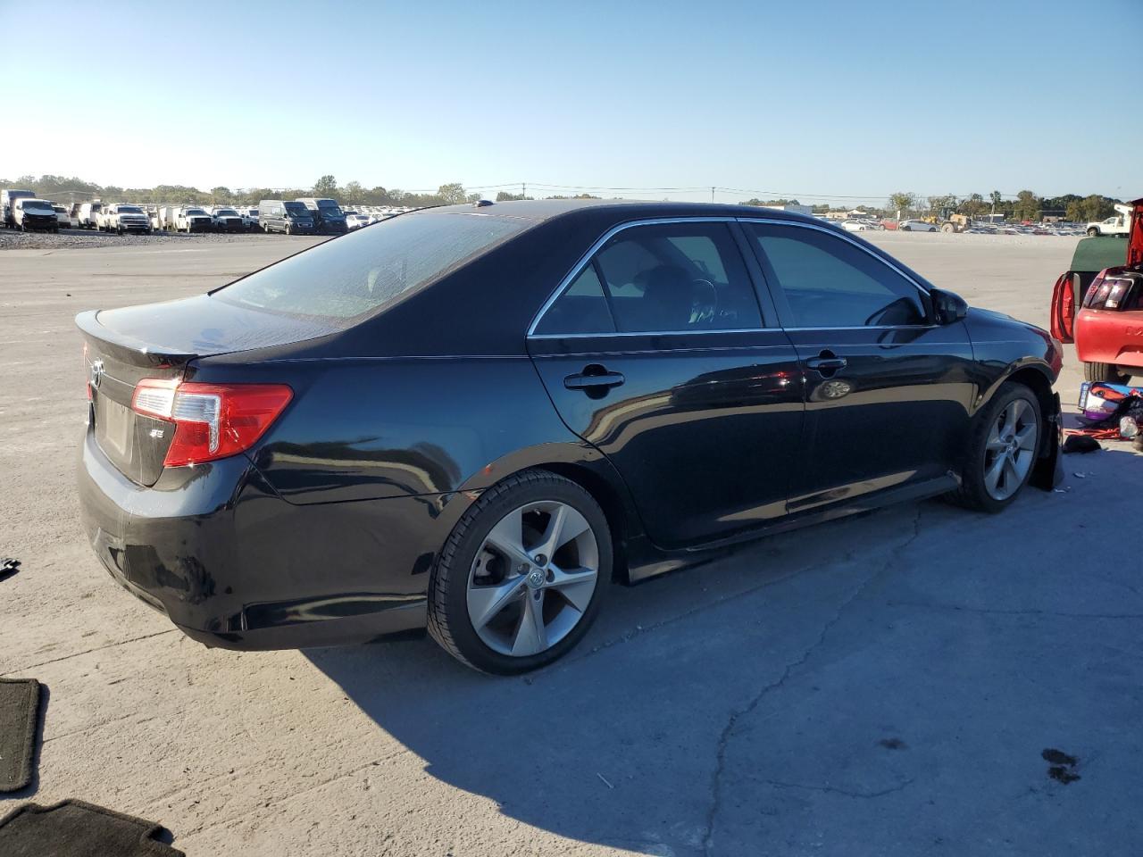 2012 Toyota Camry Base - Фото 3