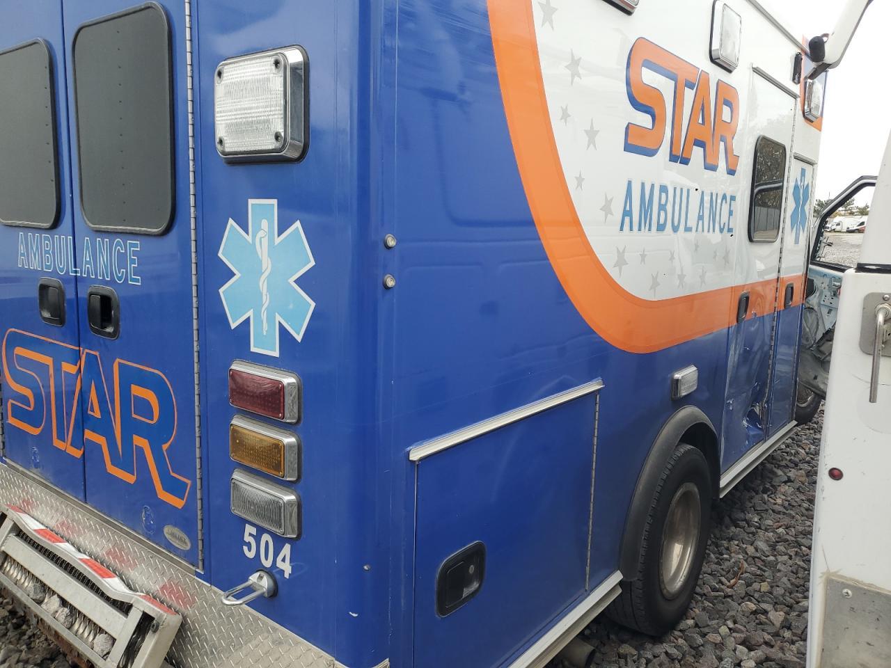 2017 Ford E-350 Ambulance - Фото 3