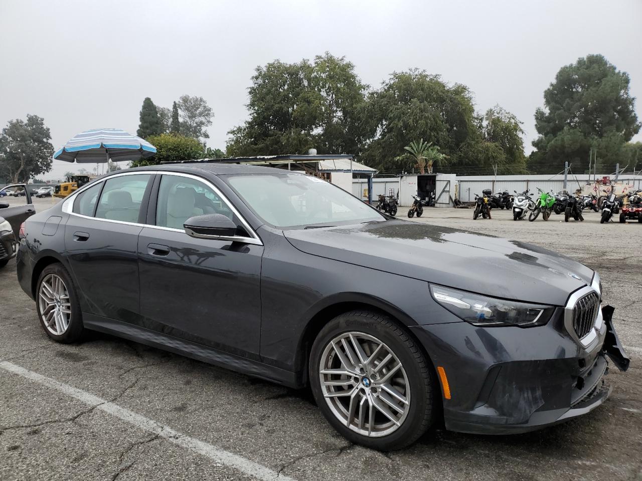 2025 BMW 530 I - Фото 4