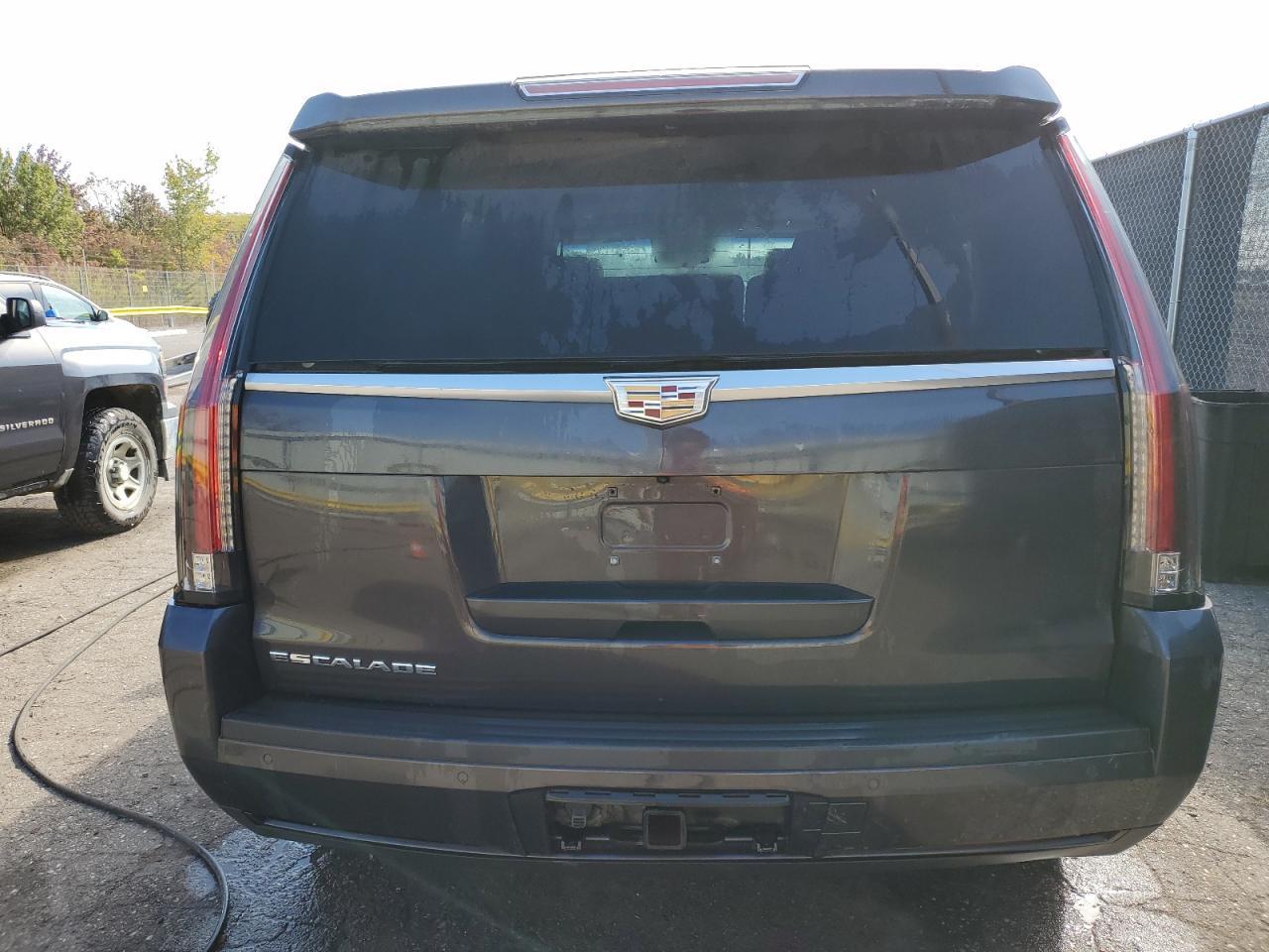 2016 Cadillac Escalade Luxury - Image 6