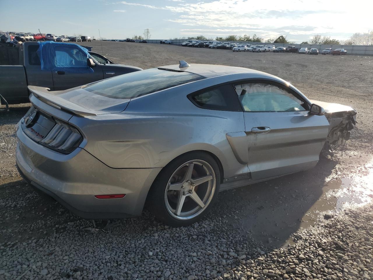 2020 Ford Mustang Gt - Фото 3