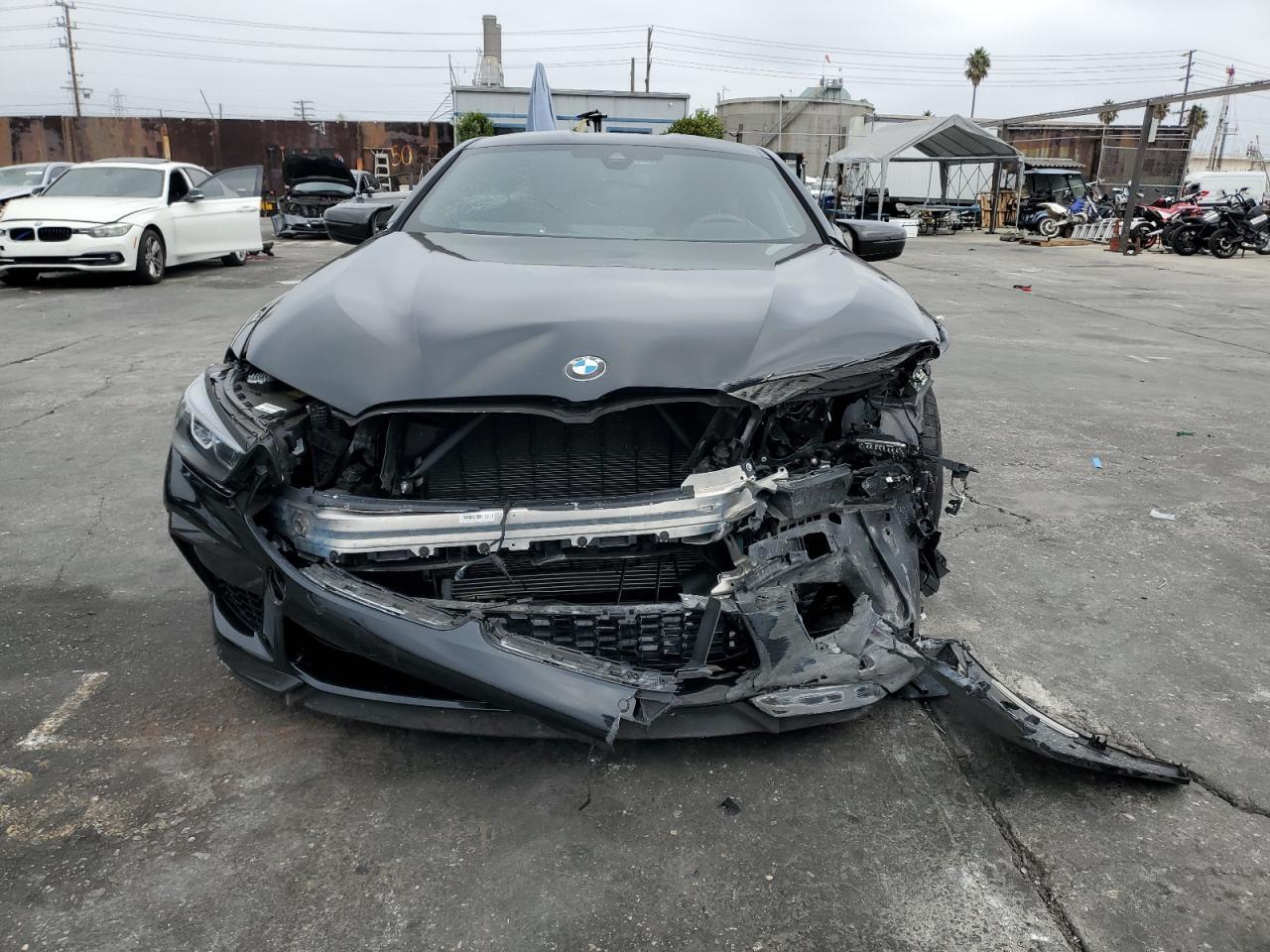 2025 BMW M8 - Фото 5