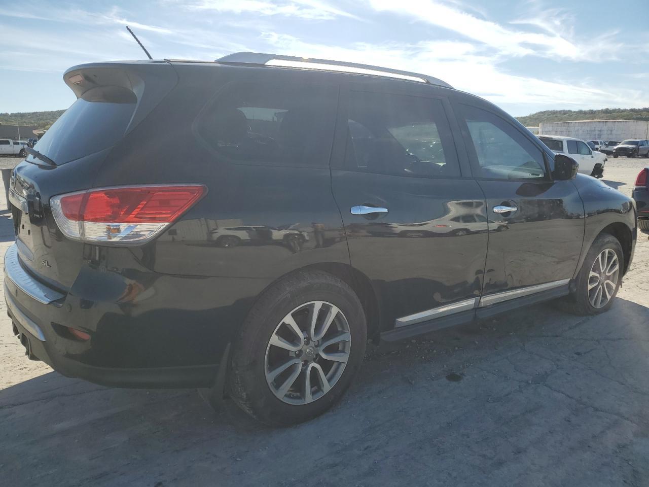 2016 Nissan Pathfinder S - Image 3