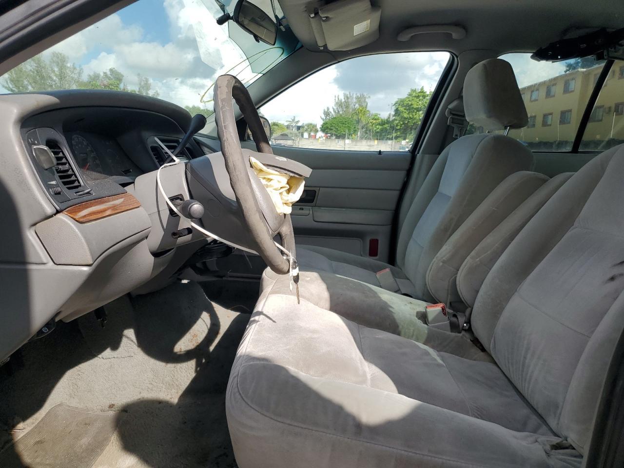 2004 Ford Crown Victoria - Фото 7