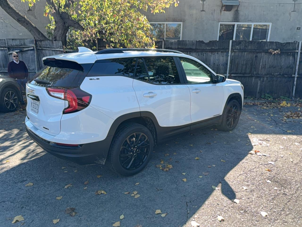 2024 GMC Terrain Sle - Image 4
