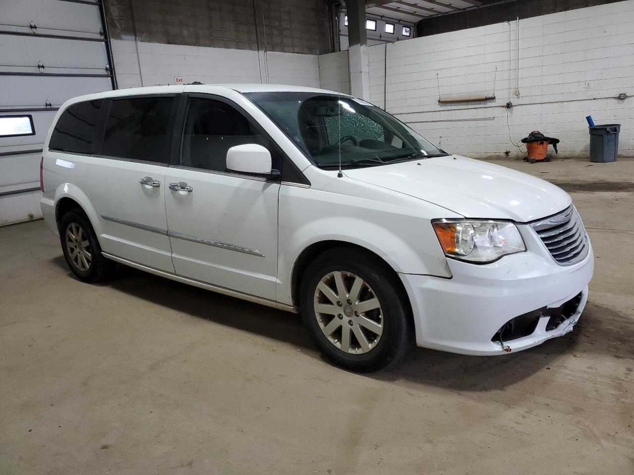 2015 Chrysler Town & Country Touring - Фото 4