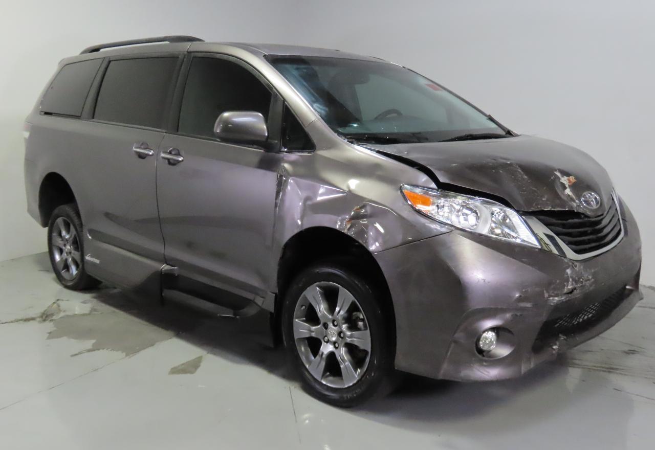 2015 Toyota Sienna Sport