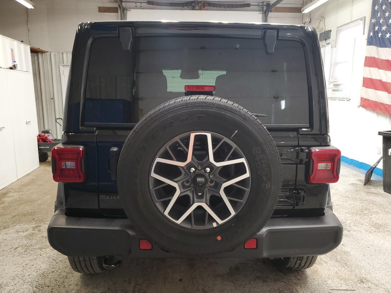 2025 Jeep Wrangler Sahara - Фото 6