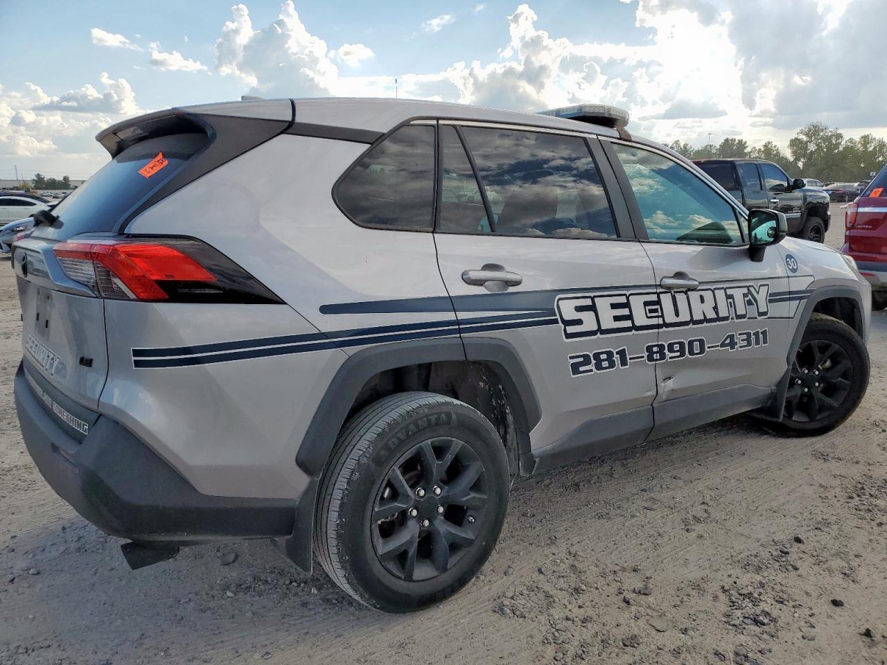 2023 Toyota Rav4 Le - Image 3