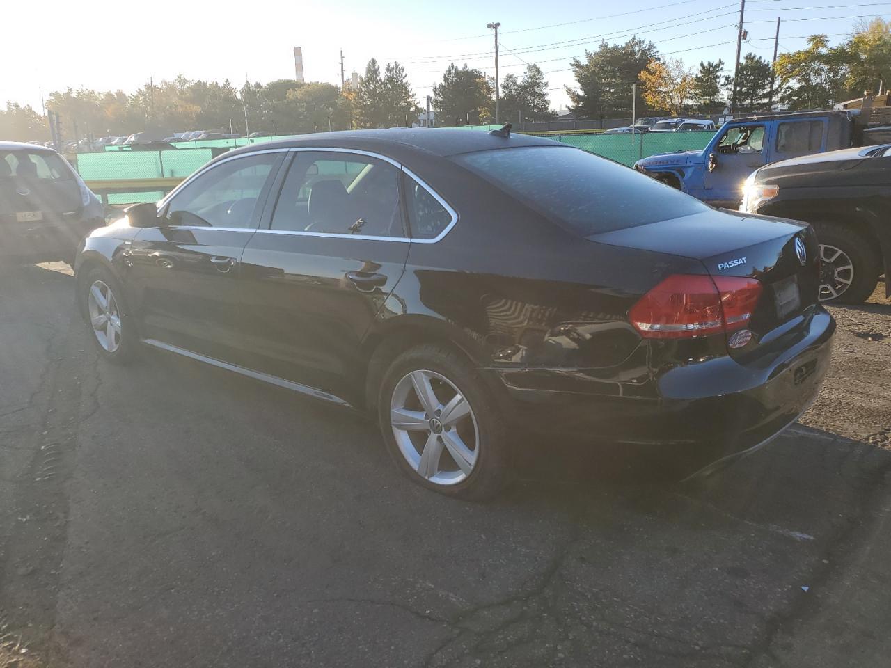 2014 Volkswagen Passat S - Фото 2