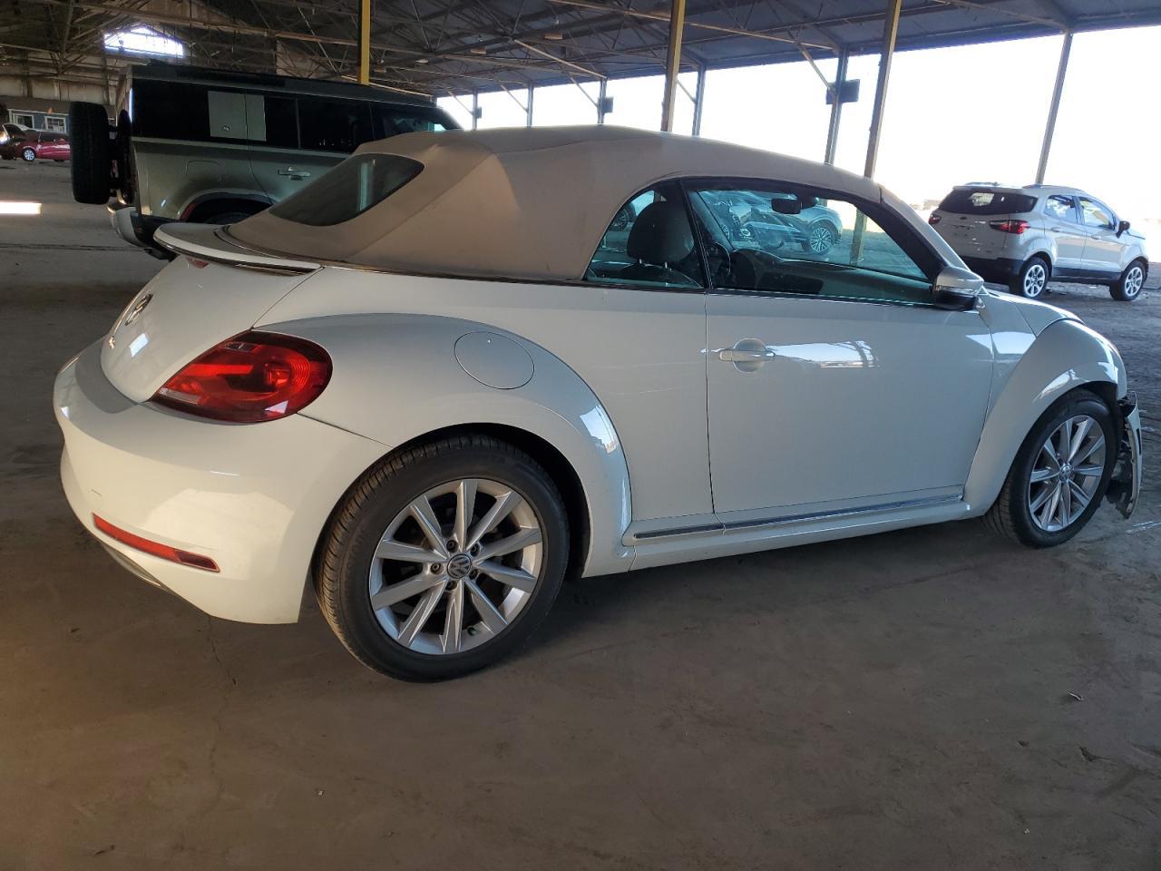2017 Volkswagen Beetle S/Se - Image 3