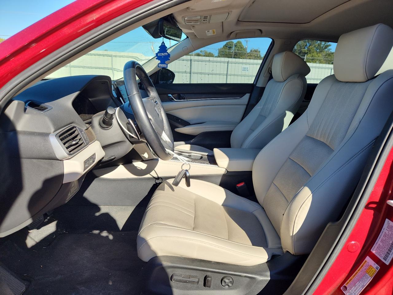 2021 Honda Accord Touring Hybrid - Image 7