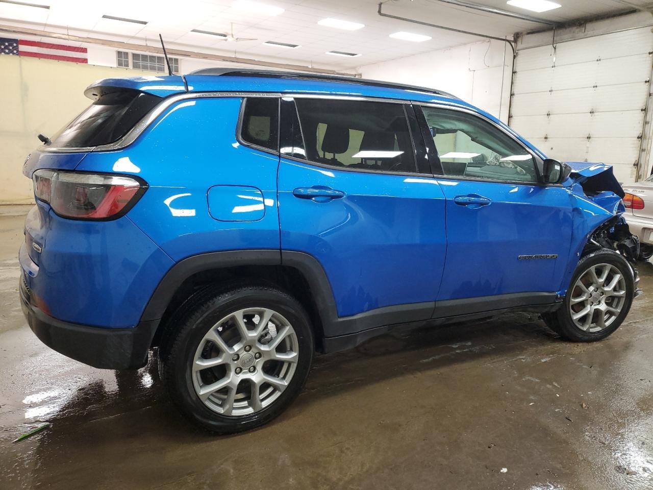 2022 Jeep Compass Latitude Lux - Image 3